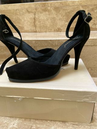 Zapatos de tacón negros