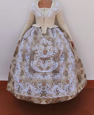 Traje de Fallera Beige