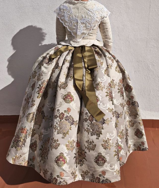 Traje de Fallera Beige