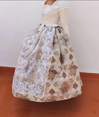 Traje de Fallera Beige