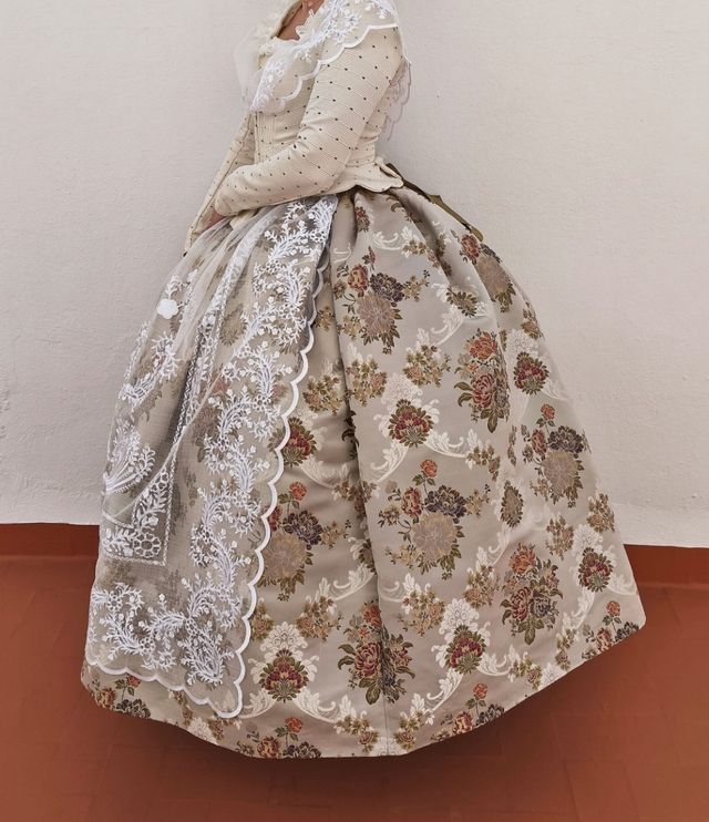 Traje de Fallera Beige