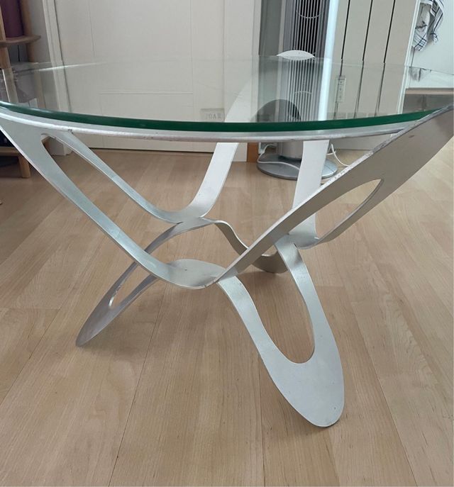 Mesa centro cristal y metal diseño moderno