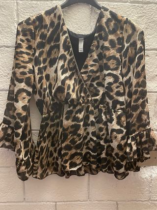 Blusa leopardata a portafoglio
