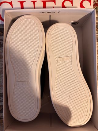 Zapatillas Guess Negras y Doradas Nuevas