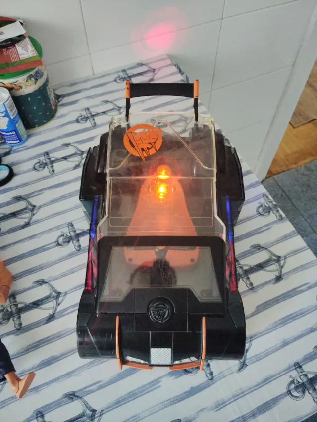 Coche y figura de acción ActionMan