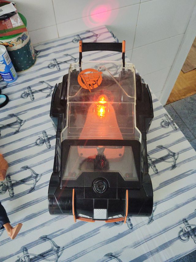 Coche y figura de acción ActionMan