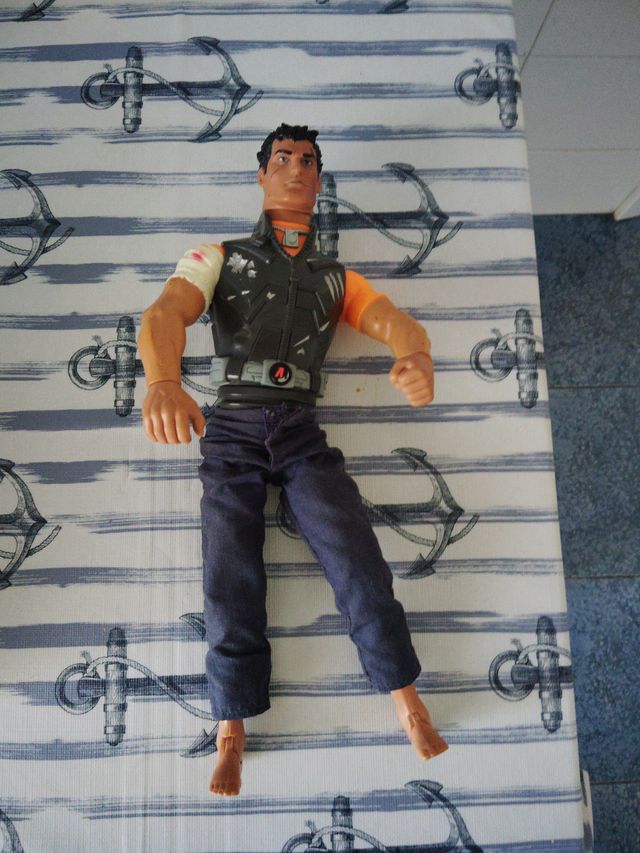 Coche y figura de acción ActionMan