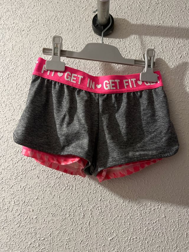 Pantalones cortos deportivos grises