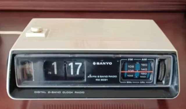 Reloj Despertador Flip Sanyo RM 5021 AM/FM