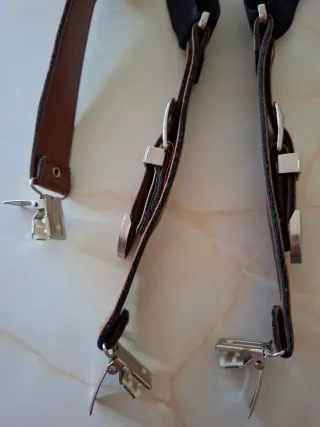 Tirantes de piel sintética y goma para pantalones 