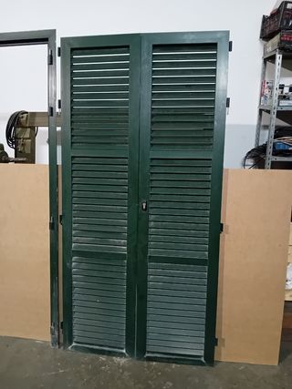 Persianas verdes de lamas