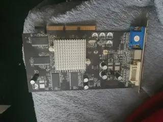 Gráfica ATI Radeon 9550