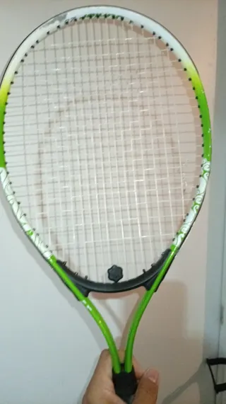 Raqueta de tenis verde