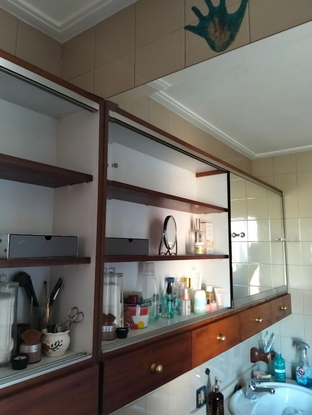 Mueble alto baño madera y cristal.Desmontado