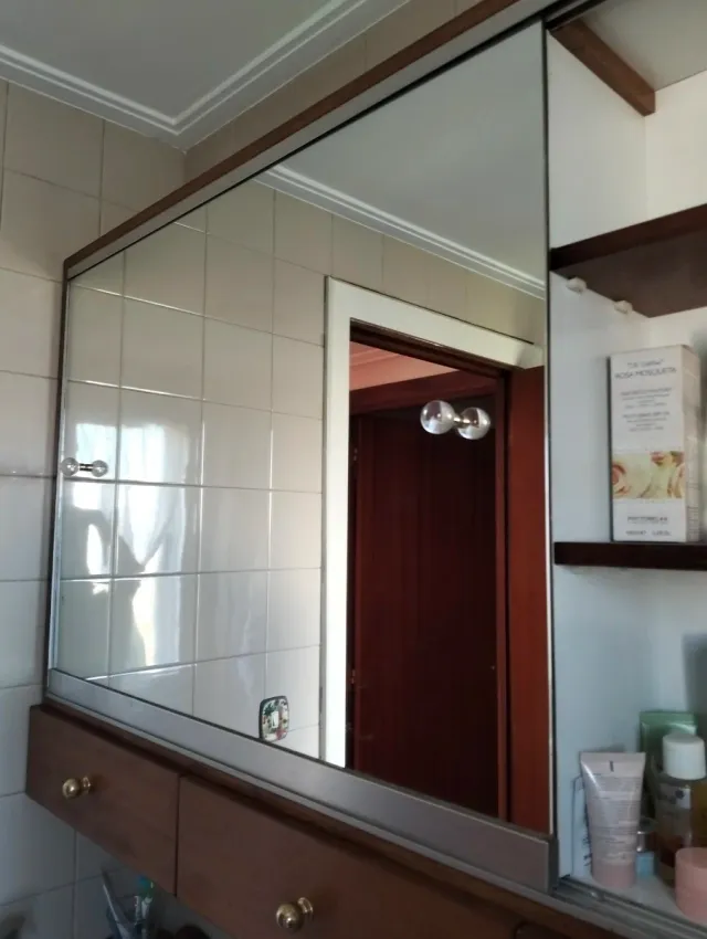 Mueble alto baño madera y cristal.Desmontado