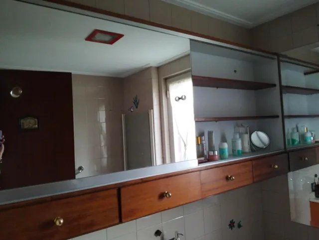 Mueble alto baño madera y cristal.Desmontado