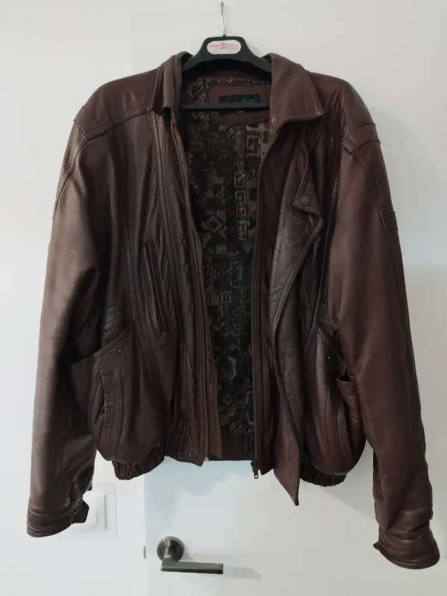 Cazadora de piel marrón