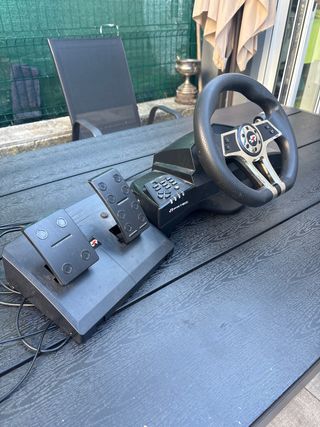 Volante y Pedales Thrustmaster PS4 y PS3