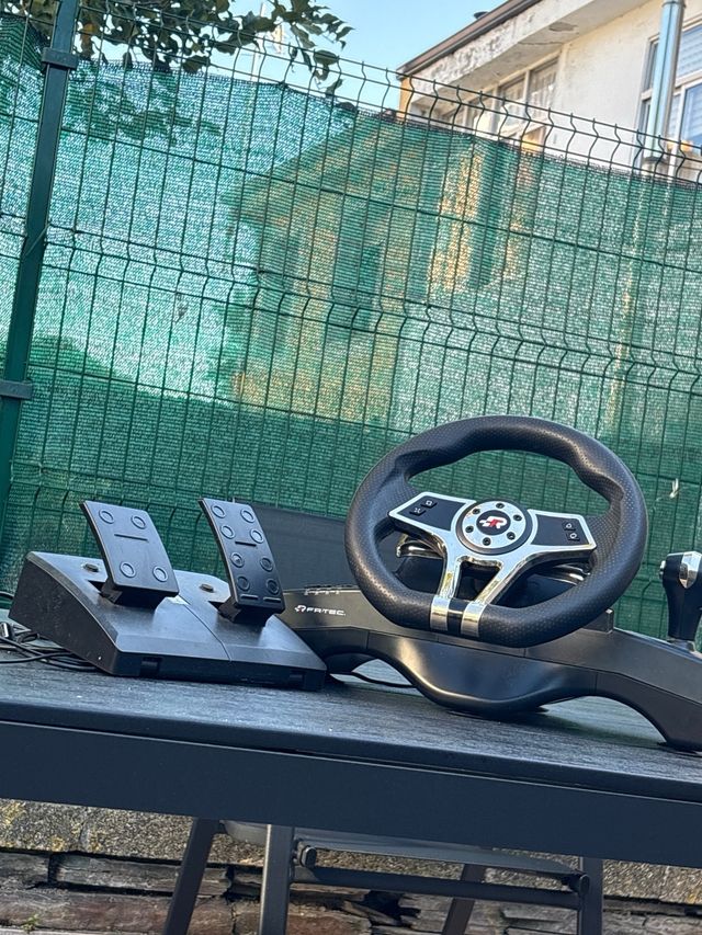 Volante y Pedales Thrustmaster PS4 y PS3