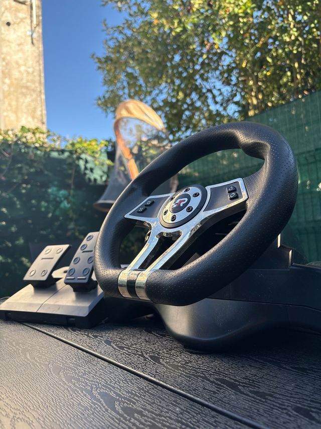 Volante y Pedales Thrustmaster PS4 y PS3