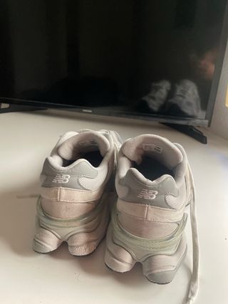 Zapatillas New Balance 9060 Gris Talla 43