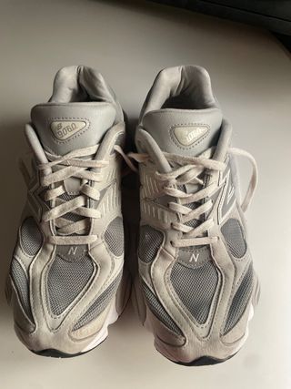 Zapatillas New Balance 9060 Gris Talla 43