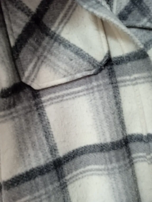 Chaqueta sobrecamisa cuadros Stradivarius