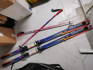 Esquís Salomon con bastones
