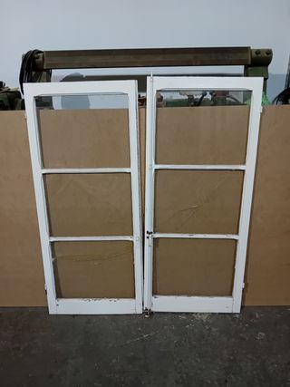 Ventanas de madera blancas