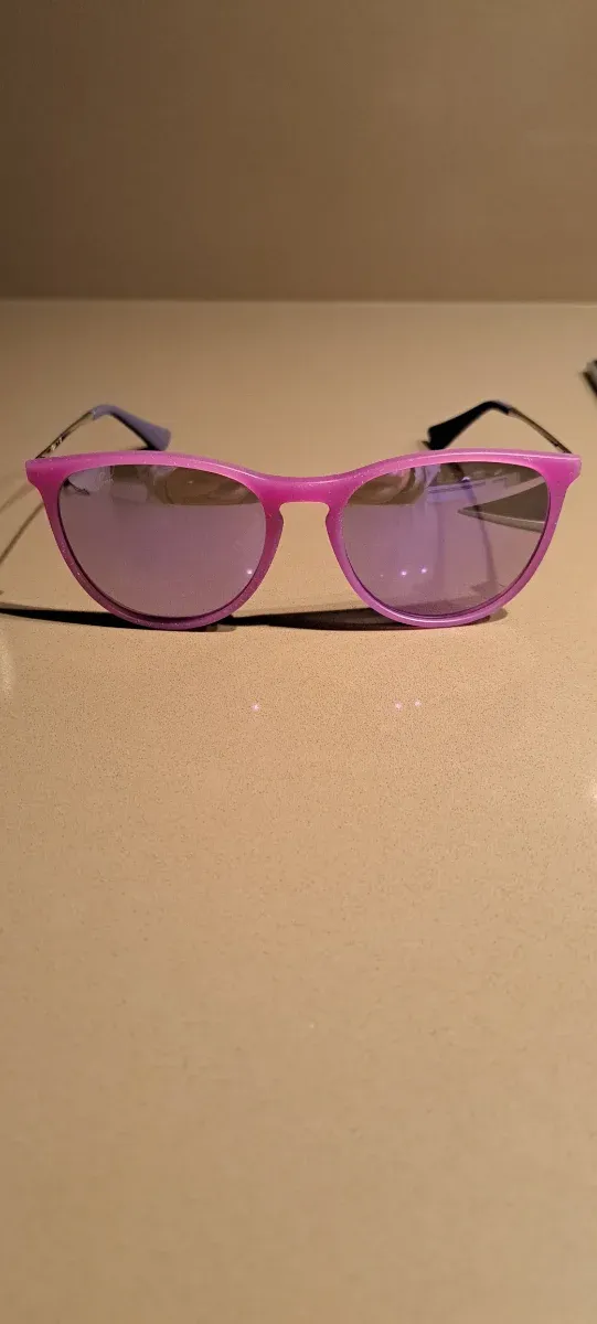 Occhiali da sole Ray-Ban rosa e viola per ragazze