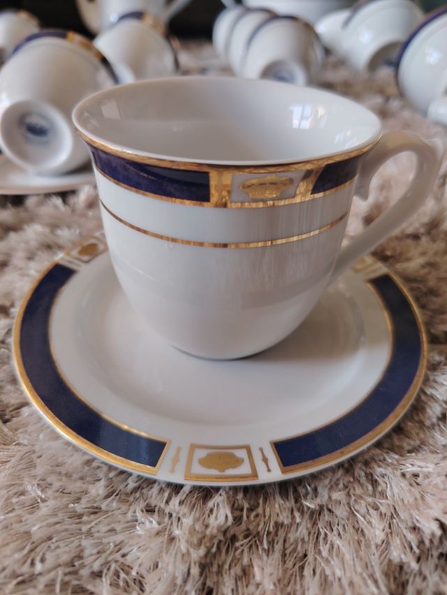 Vajilla de porcelana 83 piezas.Se usó 3 veces .