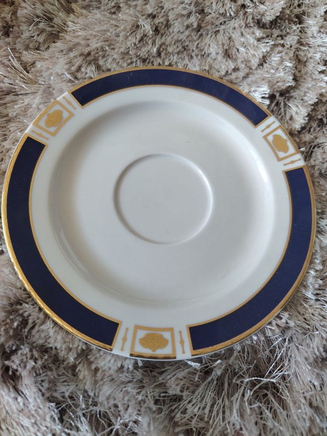 Vajilla de porcelana 83 piezas.Se usó 3 veces .