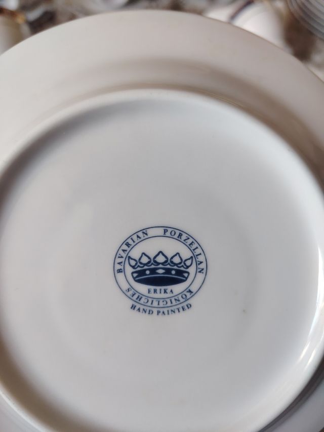 Vajilla de porcelana 83 piezas.Se usó 3 veces .