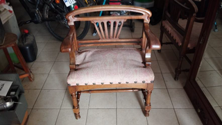 2 Sillas madera tapizadas estilo modernista