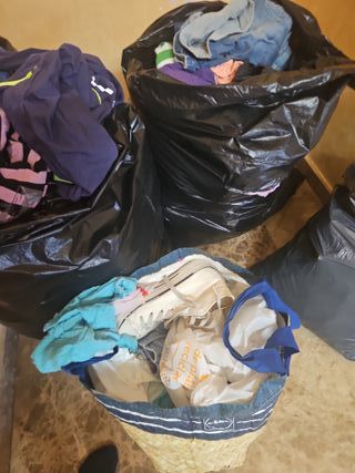Lote Ropa y Zapatos Tallas varias, muchisima ropa,