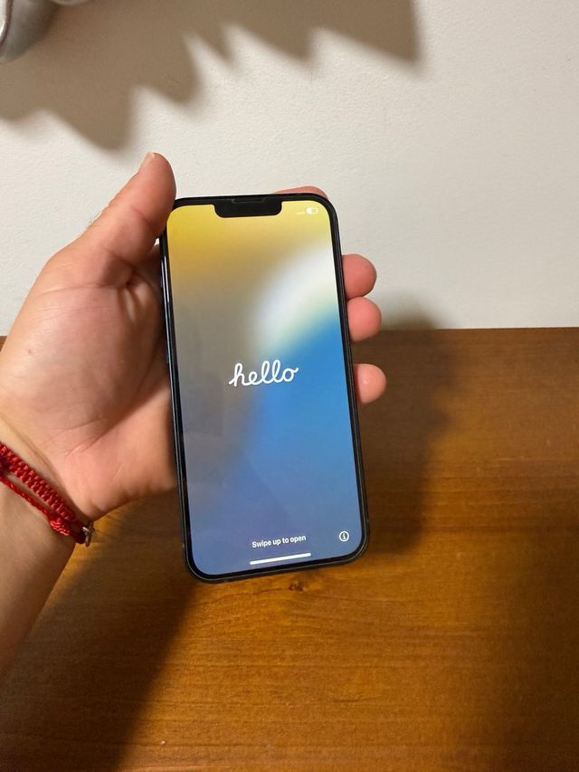 iPhone 13 256GB 100% Batería (No WiFi)