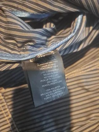 Americana azul marino con raya blanca