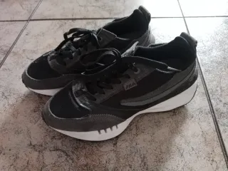 Zapatillas Fila Negras y Grises