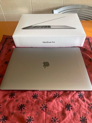MacBook Pro 15 i7 16GB RAM 500GB SSD