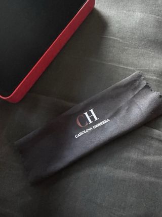 Funda Gafas Carolina Herrera Roja