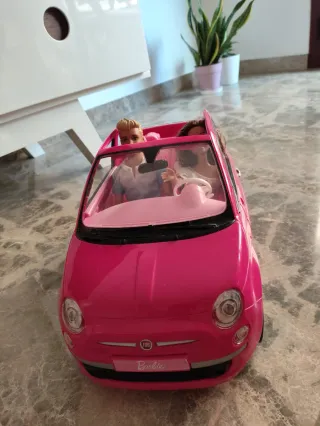 Auto Fiat 500 Barbie con bambole
