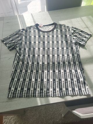 Camiseta Adidas rayas logo