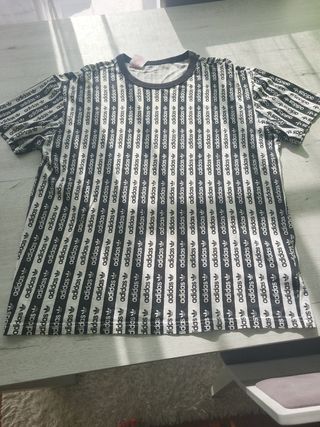 Camiseta Adidas rayas logo