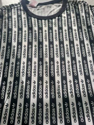 Camiseta Adidas rayas logo