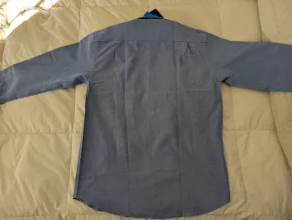 Camisa de hombre a estrenar.