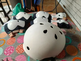 Casco y protectores patinaje Oxelo