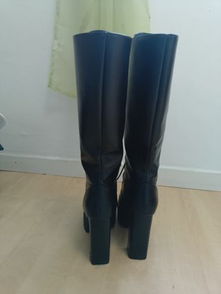 Botas altas de tacón con cordones