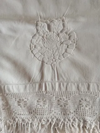 Salviette ricamate a mano con pizzo