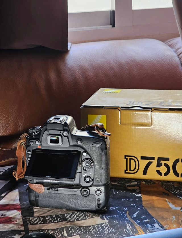 Impugnatura Nikon d750+ 