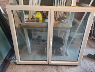 Ventana aluminio blanca pequeña